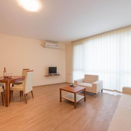 Gt Riviera Fort Beach Apartments Равда Екстер'єр фото