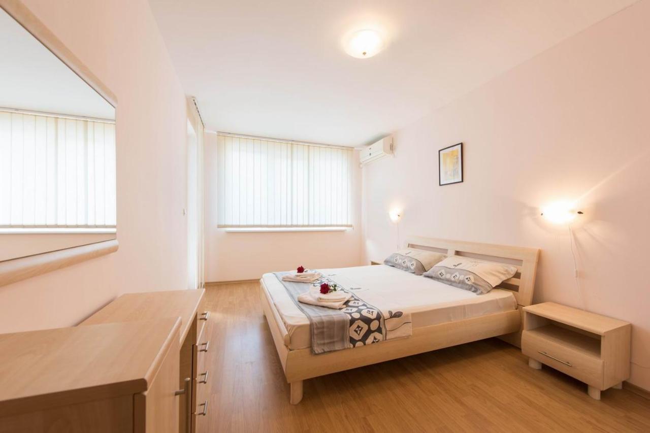 Gt Riviera Fort Beach Apartments Равда Екстер'єр фото