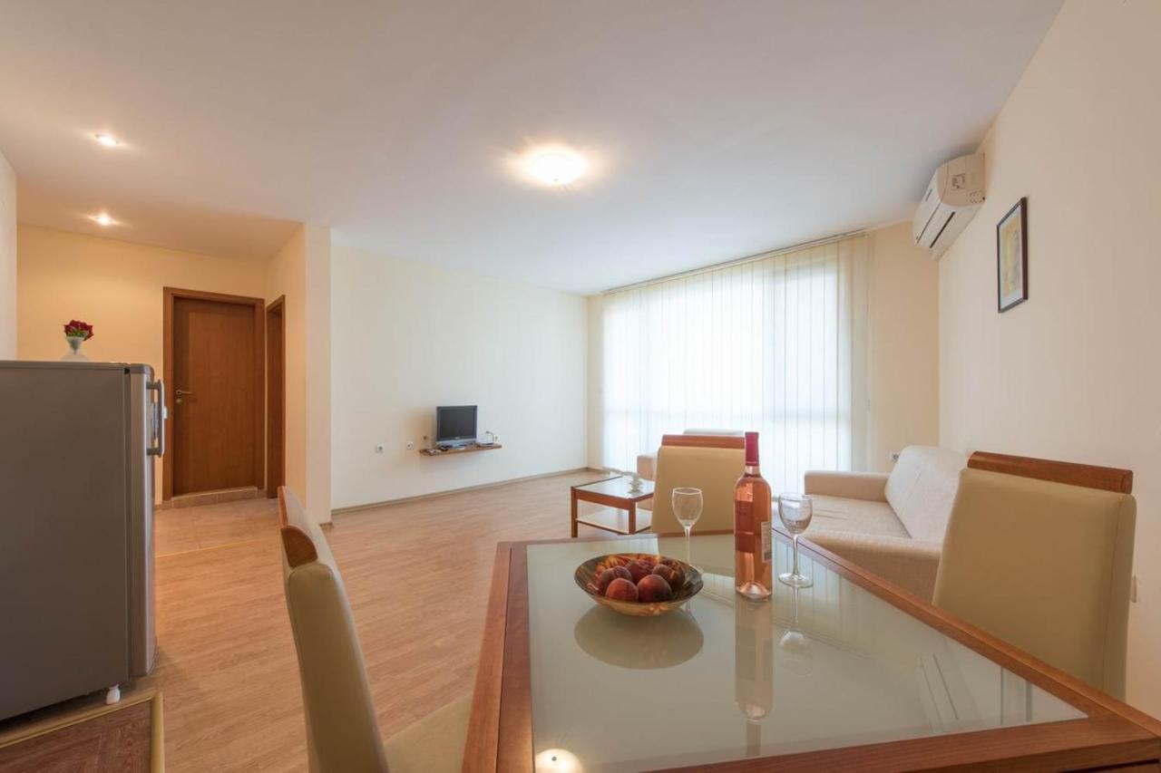Gt Riviera Fort Beach Apartments Равда Екстер'єр фото