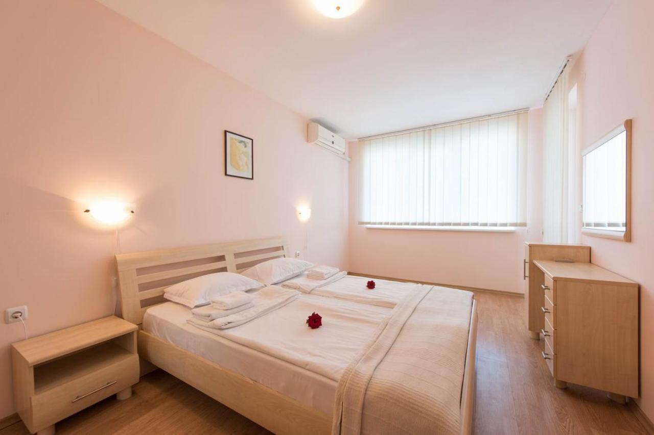 Gt Riviera Fort Beach Apartments Равда Екстер'єр фото