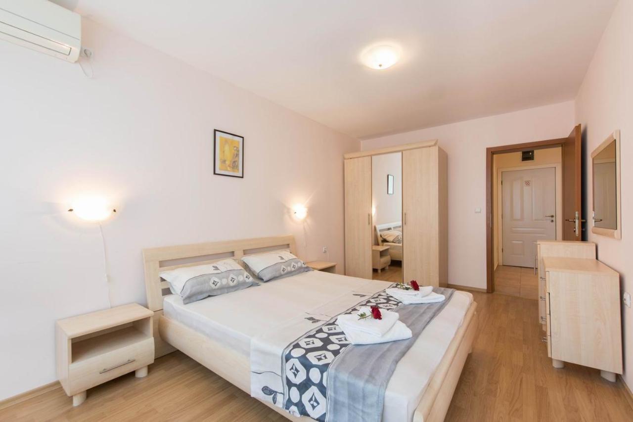 Gt Riviera Fort Beach Apartments Равда Екстер'єр фото