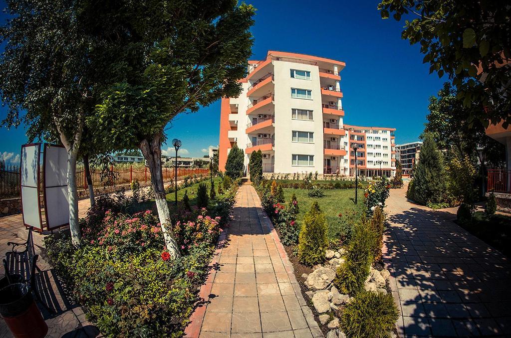 Gt Riviera Fort Beach Apartments Равда Екстер'єр фото